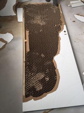 济南装修业主木门买回家大变样 实木门里全是蜂窝纸